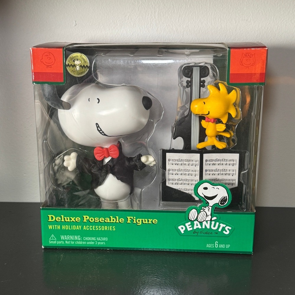 Peanuts Deluxe Poseable Figure Snoopy Woodstock Concert Tuxedo New Holiday Set